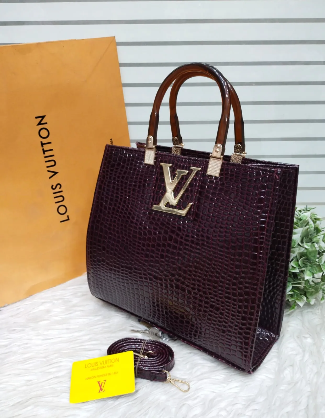 Louis Vuitton Luxury Women's Tote Bag - Stylish Zip Closure with Long Belt (Maroon)