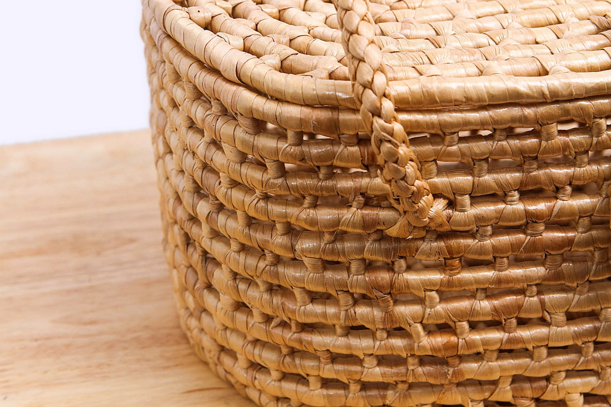 Natural straw wicker basket with lid (short)